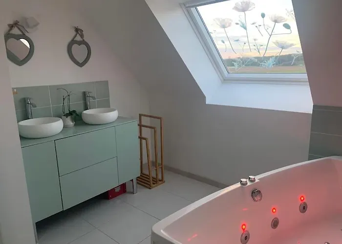 Maison Individuelle, Campagne, 3 Chambres, Baignoire Balneo 2 Places Genech